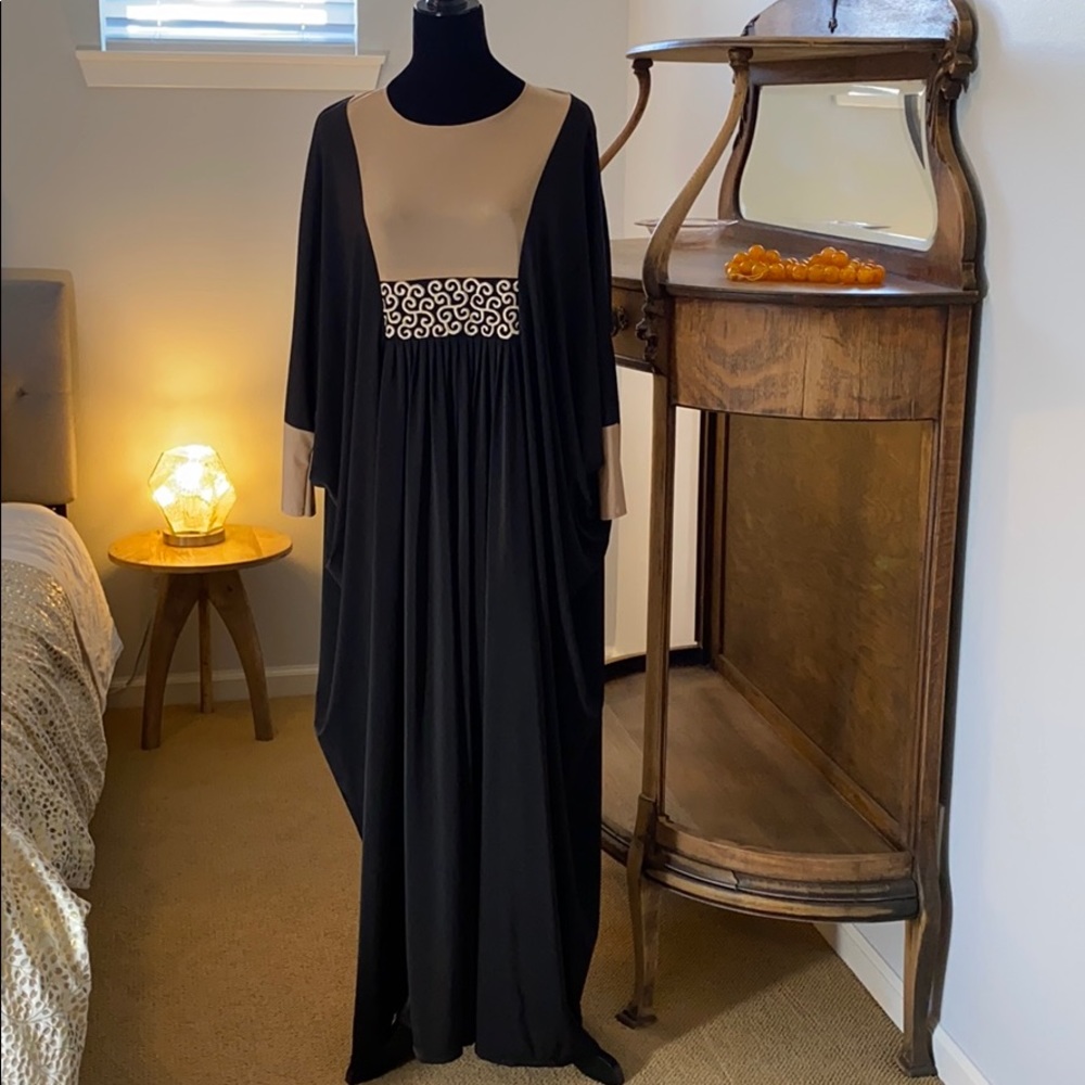 Black and beige abaya